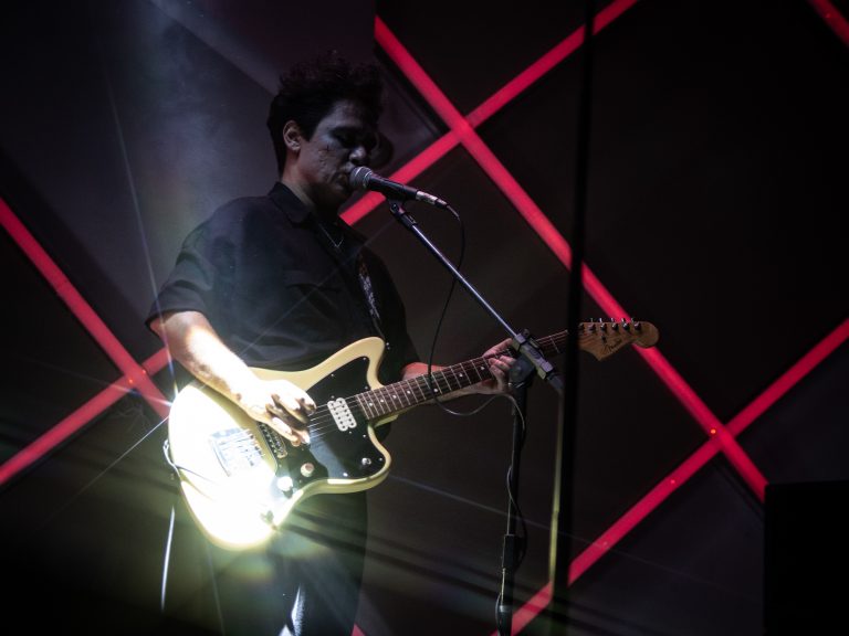 She Past Away faz show obscuro e danante em retorno ao Brasil aps 7 anos she-past-away-faz-show-obscuro-e-danante-em-retorno-ao-brasil-aps-7-anos