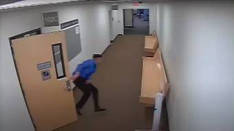Prenda-me se for capaz: suspeito de assassinato foge de tribunal antes de seu julgamento prenda-me-se-for-capaz:-suspeito-de-assassinato-foge-de-tribunal-antes-de-seu-julgamento