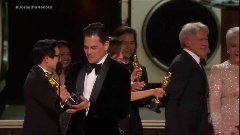 Noite do Oscar  marcada pelo sucesso do filme Tudo em Todo Lugar ao Mesmo Tempo noite-do-oscar-marcada-pelo-sucesso-do-filme-tudo-em-todo-lugar-ao-mesmo-tempo