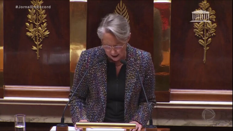 Deputados franceses pedem moo de censura contra o governo aps manobra da reforma da previdncia deputados-franceses-pedem-moo-de-censura-contra-o-governo-aps-manobra-da-reforma-da-previdncia