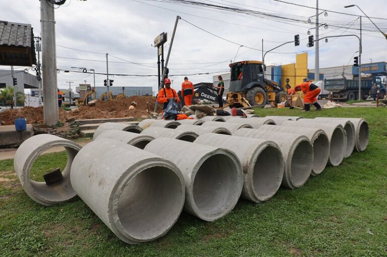 Prefeitura de Manaus implanta drenagem profunda e cessa alagamento na entrada do bairro Unio da Vitria prefeitura-de-manaus-implanta-drenagem-profunda-e-cessa-alagamento-na-entrada-do-bairro-unio-da-vitria