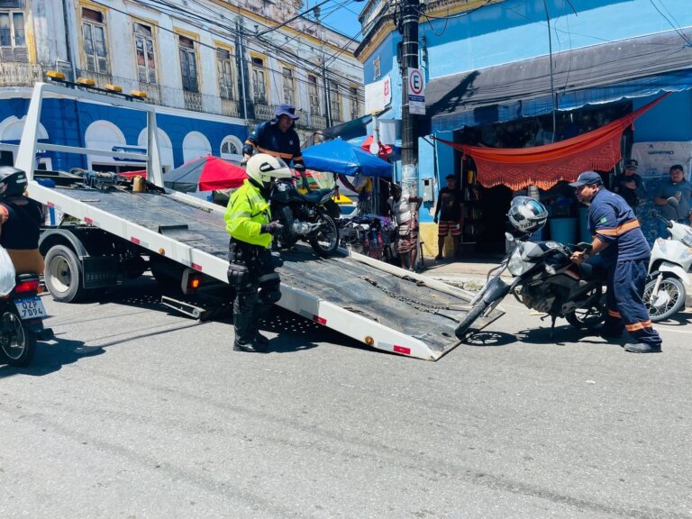 Prefeitura de Manaus faz operação de fiscalização de estacionamento no centro da cidade