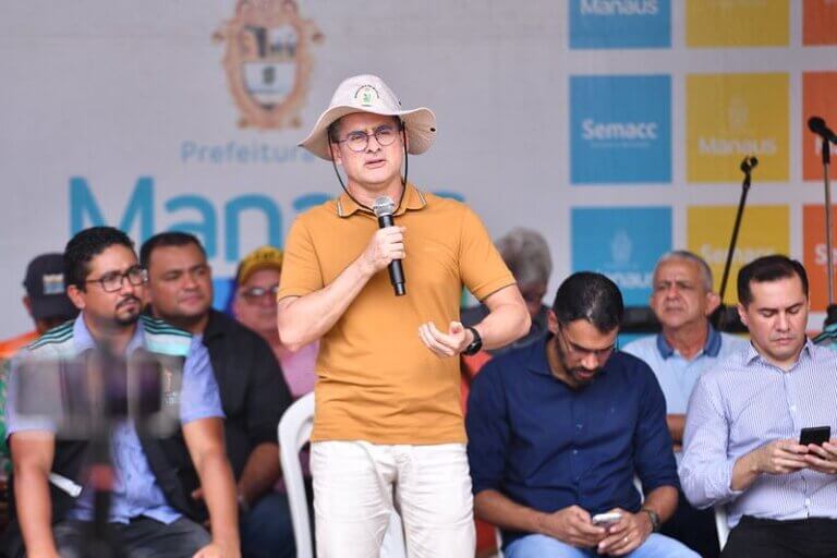 Prefeitura de Manaus entrega registro de imóveis a famílias da comunidade São José dos Campos, nesta sexta-feira