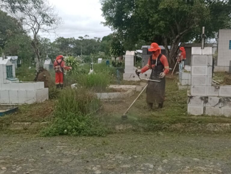 Prefeitura de Manaus realiza ação de limpeza no cemitério Nossa Senhora Aparecida