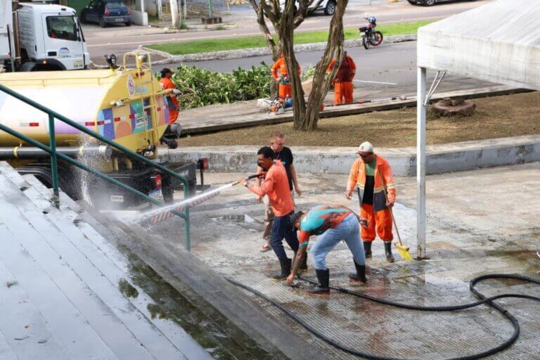 Praça de alimentação no Dom Pedro recebe ação de limpeza da prefeitura