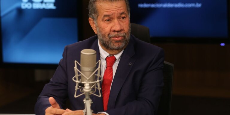 Desafio da Previdência é reduzir fila da perícia, diz Carlos Lupi