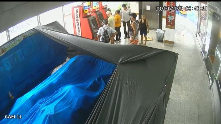 Dupla é presa suspeita de aplicar golpes em filas de caixas eletrônicos em Manaus