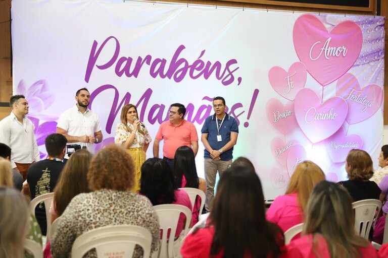 Mães servidoras da Educação são homenageadas pela Prefeitura de Manaus