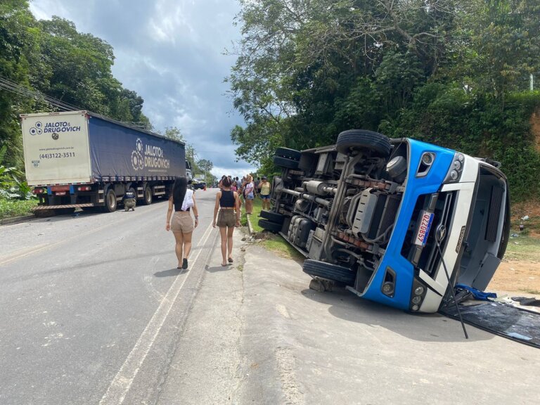 Micro-ônibus atingido por caminhão na BR-174 seguia para passeio; acidente deixou mais de 10 feridos no AM | amazonas