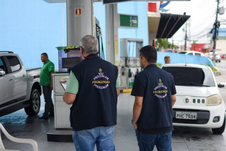 Os postos de combustíveis da Zona Sul de Manaus são fiscalizados pelo Procon durante o ‘Mutirão do Preço Justo’