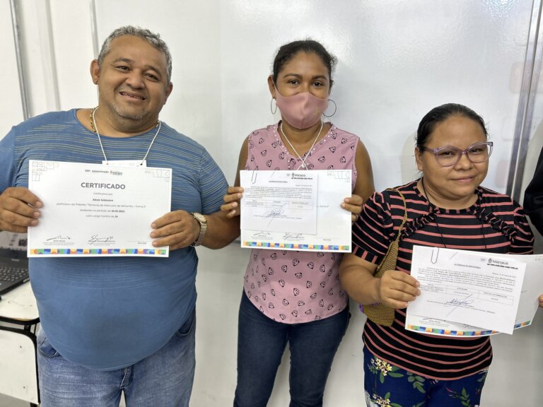 Permissionários da Prefeitura de Manaus participantes de palestra sobre visitantes de alimentos