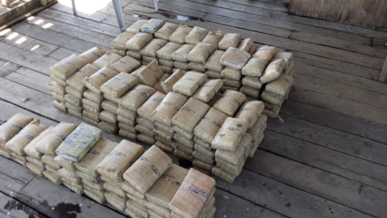 Polícia apreende 230 kg de drogas em Barcelos, no AM