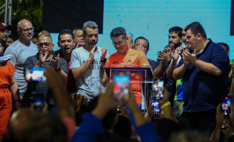 Prefeito assina ordem de serviço para construção de ciclovia em Ponta Negra