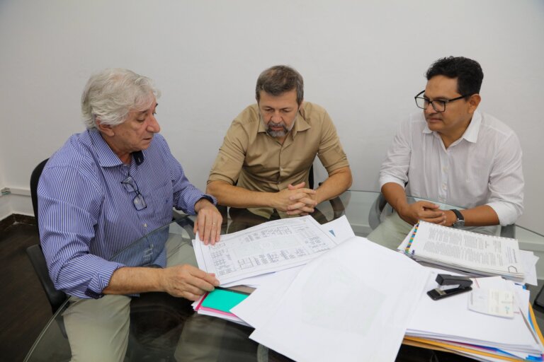 Prefeitura apresenta projetos e obras da gestão municipal para vice-prefeito de Fortaleza em visita a Manaus