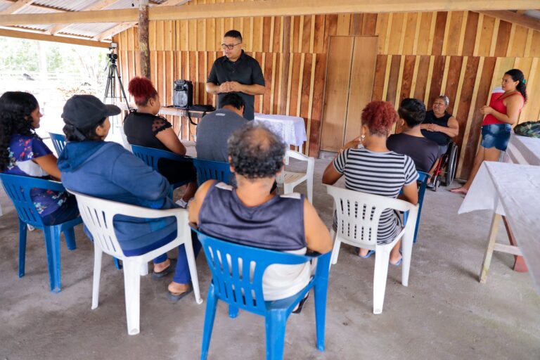 Prefeitura de Manaus promove curso de gestão de conflitos na comunidade Agrovila, na RDS Tupé