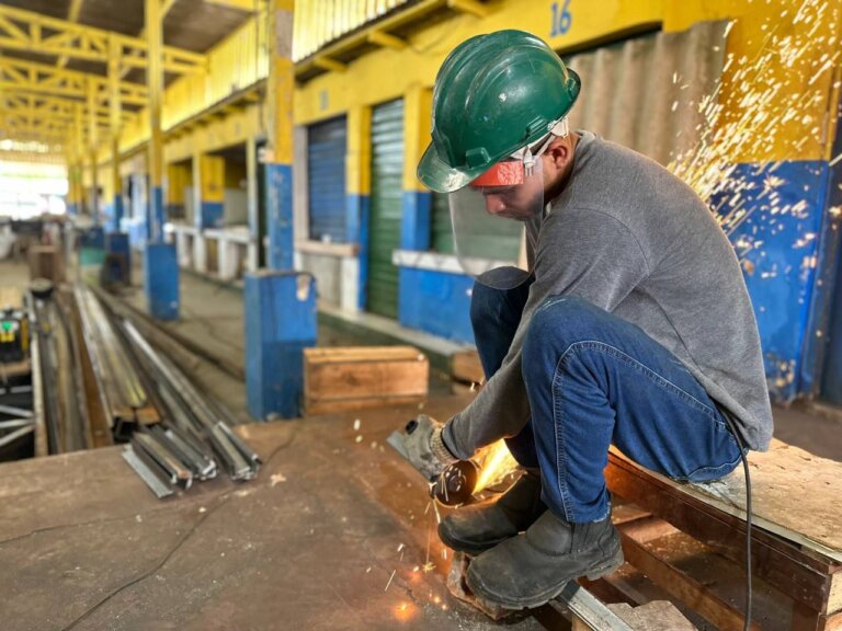 Prefeitura intensifica reforma na feira municipal Jardim dos Barés