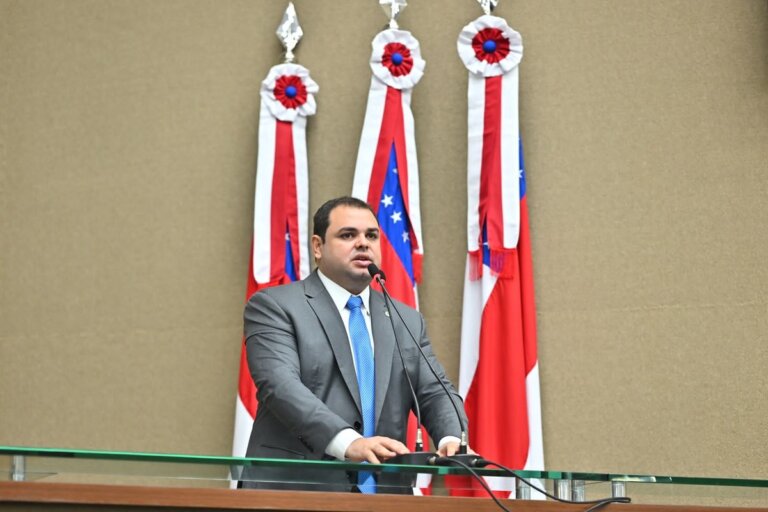 Roberto Cidade propôs o atendimento às mulheres mastectomizadas | Momento Assembleia
