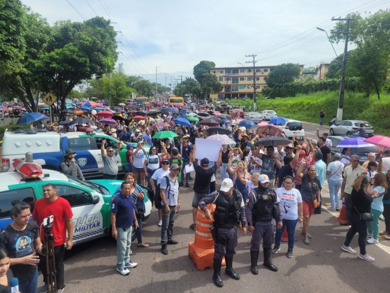 Trabalhadores da educação rejeitam nova proposta do governo e greve continua no AM