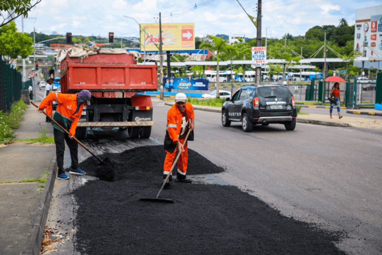 Prefeitura de Manaus reforça os serviços de recuperação nos bairros Monte das Oliveiras e Santa Etelvina