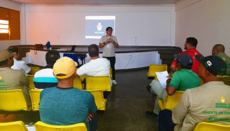 Agentes de endemias recebem treinamento da prefeitura para aplicação de biolarvicida no controle da malária