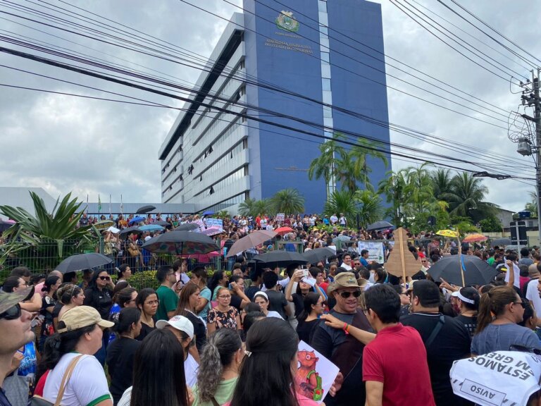 Aleam analisa proposta de reajuste de 8% para profissionais da educação no AM |  amazonas