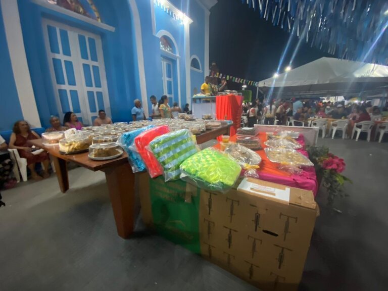 Almofadas feitas com fitas de promessas para Santo Antônio são leiloadas por até R$ 1 mil, no AM |  Amazonas