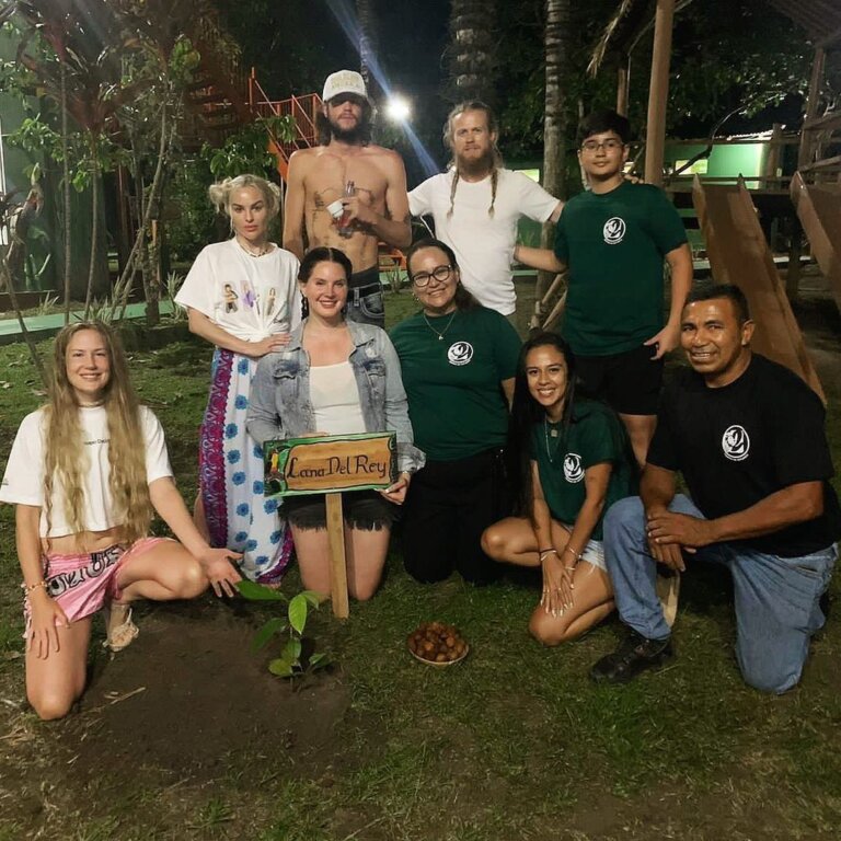 Árvore ganha nome de Lana Del Rey na despedida da cantora na Amazônia