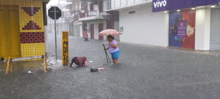 Chuva forte causa alagamentos em Parintins, no interior do AM