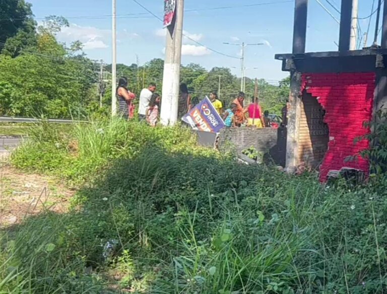 Motociclista morre após colidir com muro de casa na Zona Oeste de Manaus