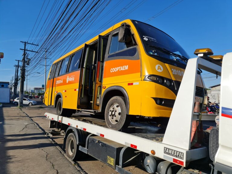Motorista sem habilitação é flagrado dirigindo micro-ônibus na Zona Leste de Manaus