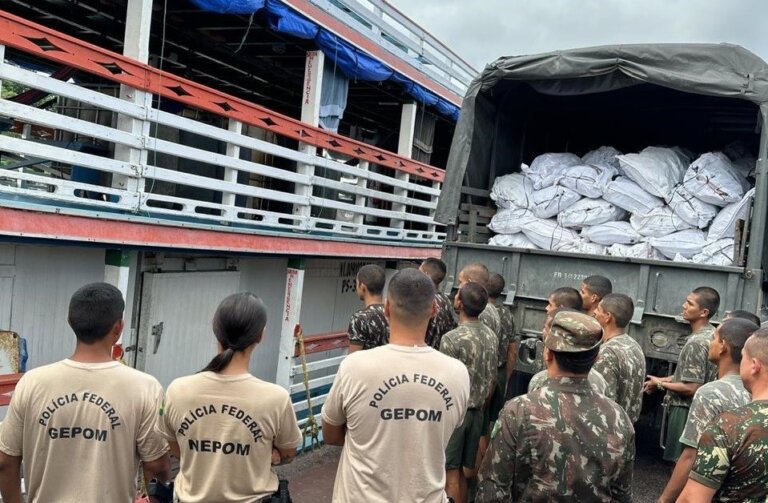 No AM, a Polícia Federal apreende 19 toneladas de peixes que seriam enviados ilegalmente para a Colômbia