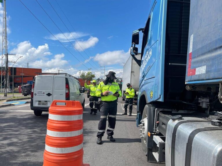 Prefeitura fiscaliza mais de 200 veículos durante a operação ‘Carga Pesada’