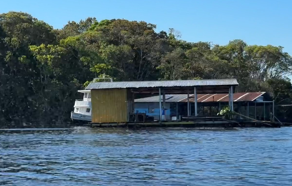 Prefeitura inicia notificação de flutuações irregulares na orla de Manaus |  amazonas