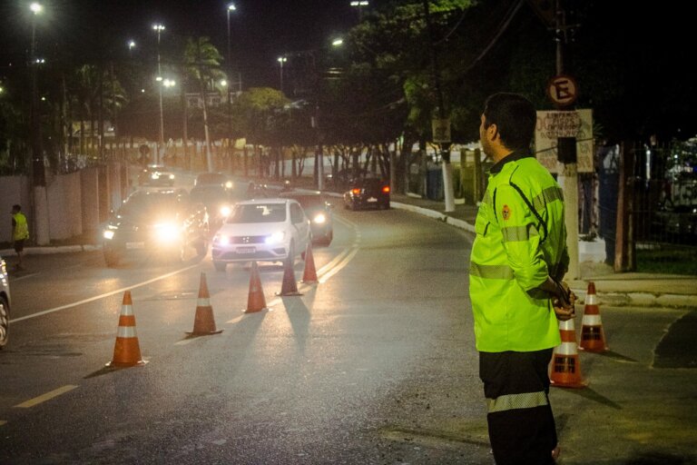 Prefeitura monitora trânsito no entorno da CSU do Parque 10 durante festival folclórico