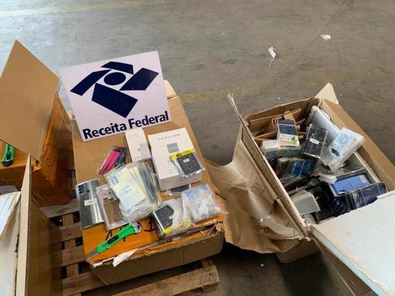 Produtos irregulares são compreendidos pela Receita Federal na transportadora aérea de Manaus |  amazonas