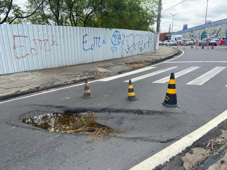 Trecho da ‘Bola’ do Coroado, na Zona Leste de Manaus, é interditado após afundamento de asfalto |  amazonas
