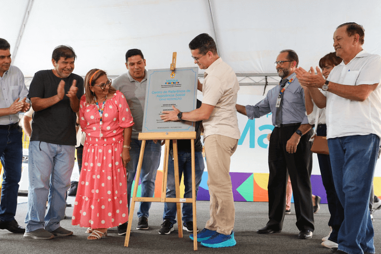 Prefeito de Manaus entrega Centro de Referência de Assistência Social revitalizado