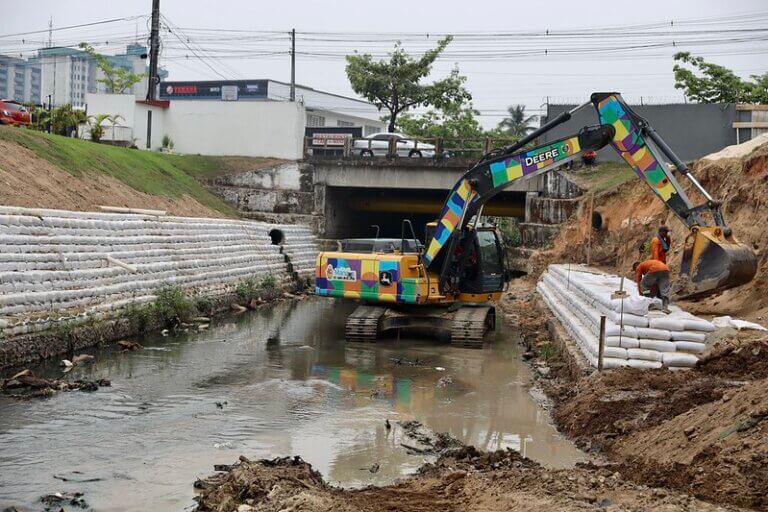 Prefeitura de Manaus Age Rapidamente para Conter Erosão nas Margens do Igarapé do Bindá