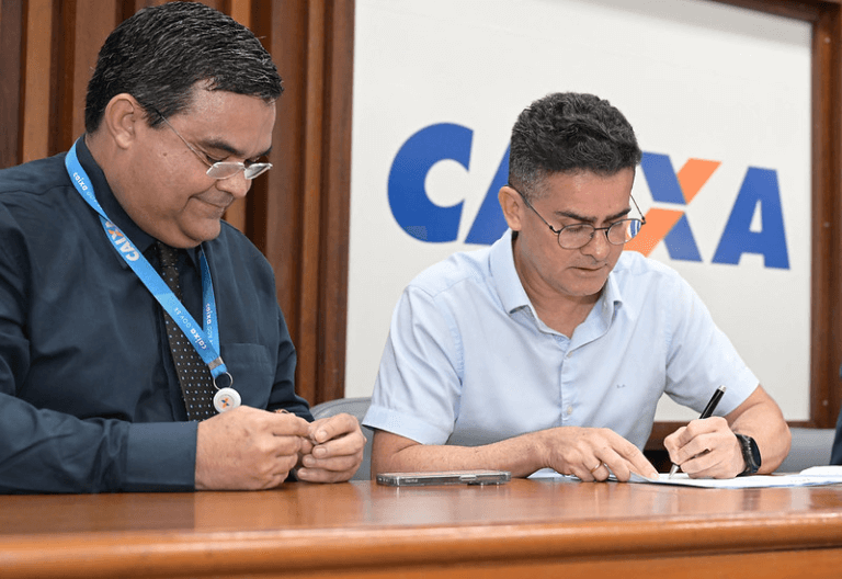 Prefeito de Manaus, David Almeida, Firme em Parceria com o Governo Federal, Celebra Convênios de R$ 78 Milhões para Avanço na Infraestrutura Urbana.