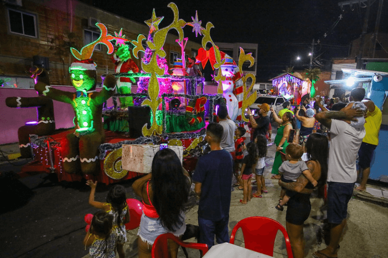 Parada Natalina Encanta Manaus com o Espetáculo “Natal das Águas – Esperança que se Renova”