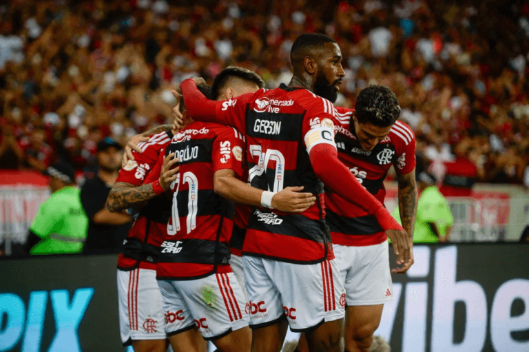 Flamengo domina o Palmeiras com show de Pedro e mantém vivo o sonho do título brasileiro