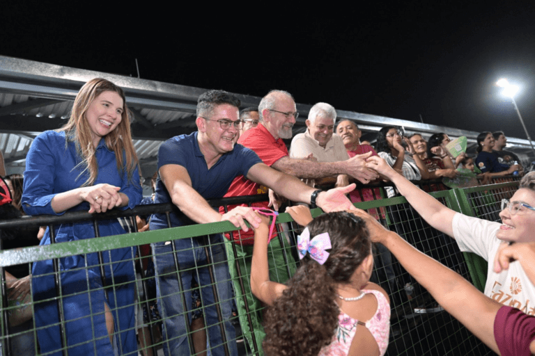 Prefeito David Almeida Prestigia e Inicia as Festividades Natalinas com a 1ª Parada na Zona Norte e Leste de Manaus