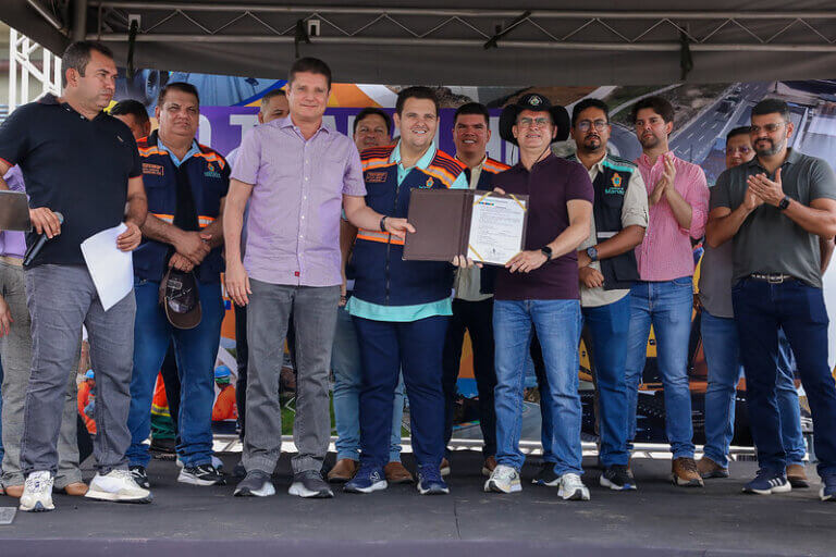 Prefeitura de Manaus Inicia Desassoreamento de Igarapés para Mitigar Alagações e Enchentes