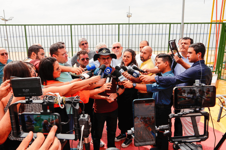 Prefeito de Manaus Autoriza Banho na Praia da Ponta Negra Após Aumento no Nível do Rio Negro
