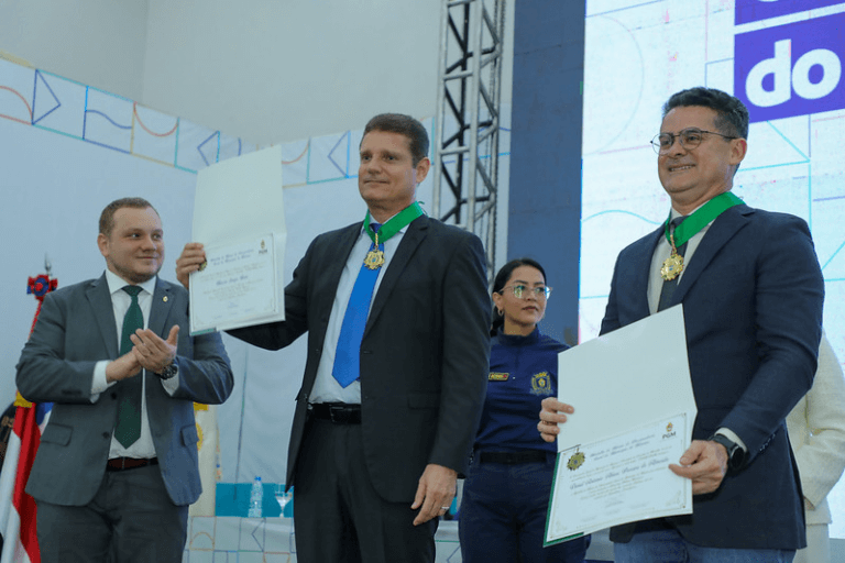 Prefeito de Manaus, David Almeida, Prestigia Solenidade de Outorga da Medalha do Mérito da Procuradoria Geral do Município