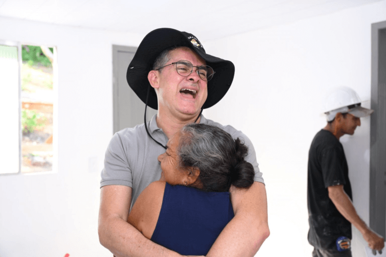 Morar Melhor: Prefeitura de Manaus Entrega Casas Reformadas no Bairro Colônia Antônio Aleixo