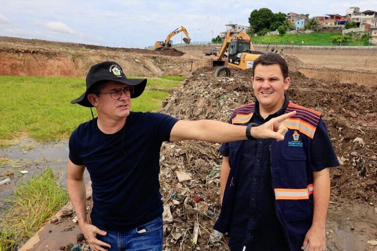 Prefeito de Manaus e Secretaria de Infraestrutura Iniciam Operação de Desassoreamento em Igarapés para Minimizar Impactos do Inverno Amazônico