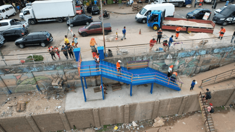 Prefeitura de Manaus Moderniza Acesso na Manaus Moderna com Nova Escada Metálica