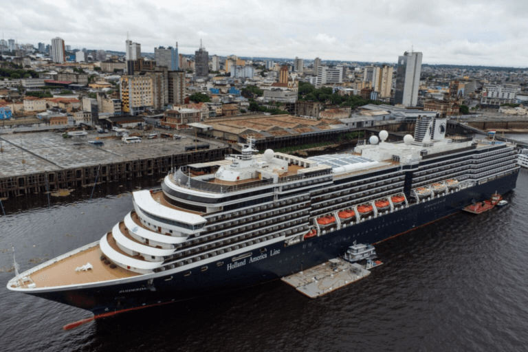 Cruzeiro Holandês Inaugura Temporada de Cruzeiros em Manaus com Recorde de Turistas