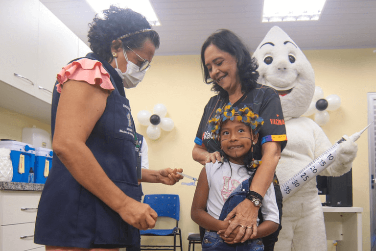 Prefeitura de Manaus Amplia Vacinação contra Dengue para Crianças e Adolescentes de 10 a 14 Anos